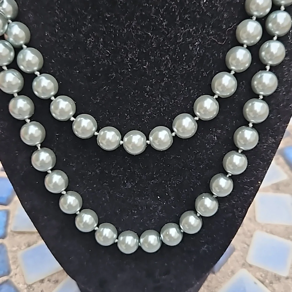 Luminous Faux Pearl Hand Knotted Necklace Double Layered Fish Hook Clasp Gray W